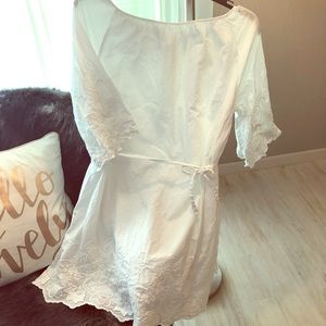 White lace maternity dress